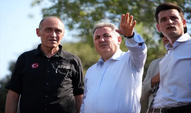 GÜNCELLEME 2 - İzmir’in Urla ilçesinde çıkan orman yangınına müdahale ediliyor GÜNCELLEME 2 - İzmir’in Urla ilçesinde çıkan orman yangınına müdahale ediliyor
