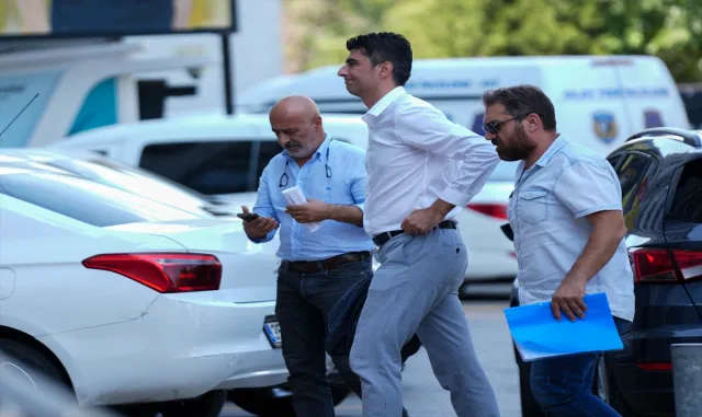GÜNCELLEME 3 - İzmir’de 2 kişinin akıma kapılarak ölümüne ilişkin yeni gözaltı kararı GÜNCELLEME 3 - İzmir’de 2 kişinin akıma kapılarak ölümüne ilişkin yeni gözaltı kararı
