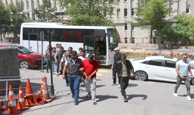 GÜNCELLEME - Erzurum merkezli dolandırıcılık operasyonunda 6 zanlı tutuklandı GÜNCELLEME - Erzurum merkezli dolandırıcılık operasyonunda 6 zanlı tutuklandı
