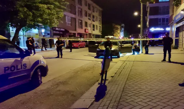 GÜNCELLEME - Eskişehir’de uyuşturucu operasyonunda yakalanan şüpheli, polisi silahla yaraladı GÜNCELLEME - Eskişehir’de uyuşturucu operasyonunda yakalanan şüpheli, polisi silahla yaraladı