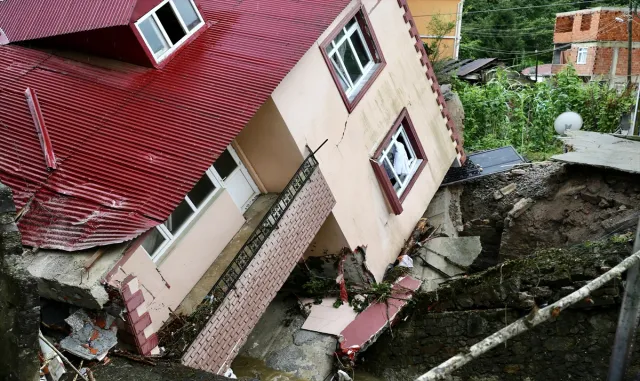 GÜNCELLEME - Giresun’da sağanak nedeniyle bir ev yan yattı, su baskınları oluştu GÜNCELLEME - Giresun’da sağanak nedeniyle bir ev yan yattı, su baskınları oluştu