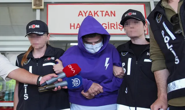 GÜNCELLEME - İzmir’de dolandırıcılık ve zimmet operasyonunda banka şubesi müdürü tutuklandı GÜNCELLEME - İzmir’de dolandırıcılık ve zimmet operasyonunda banka şubesi müdürü tutuklandı