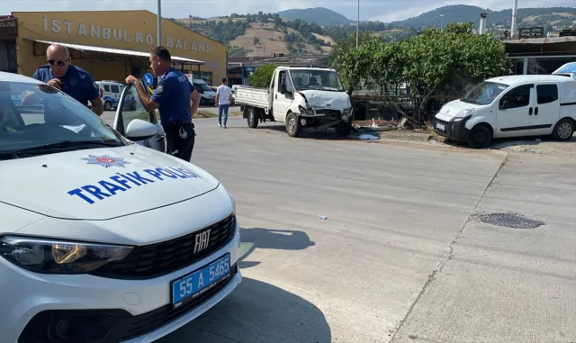 GÜNCELLEME - Samsun’daki trafik kazasında 1 kişi öldü, 2 kişi yaralandı GÜNCELLEME - Samsun’daki trafik kazasında 1 kişi öldü, 2 kişi yaralandı