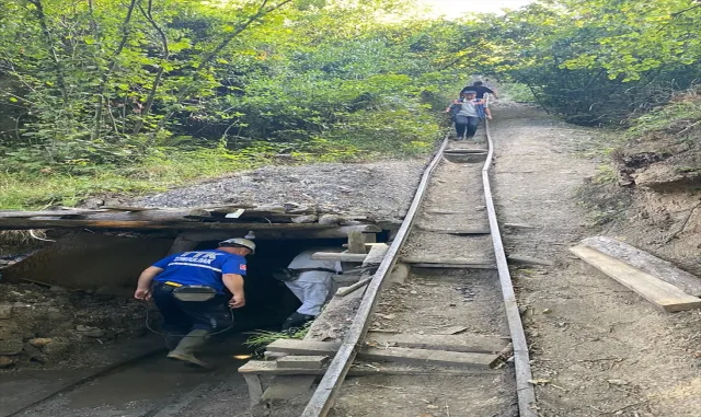 GÜNCELLEME - Zonguldak’ta ruhsatsız maden ocağında meydana gelen göçükte 1 kişi öldü GÜNCELLEME - Zonguldak’ta ruhsatsız maden ocağında meydana gelen göçükte 1 kişi öldü