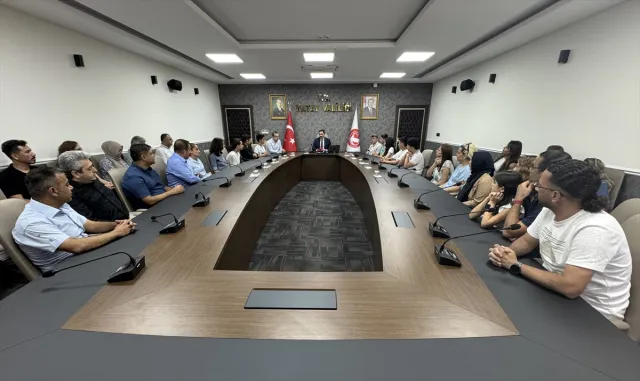Hatay Valisi Mustafa Masatlı, LGS sınavında tam puan alan öğrencileri ödüllendirdi Hatay Valisi Mustafa Masatlı, LGS sınavında tam puan alan öğrencileri ödüllendirdi