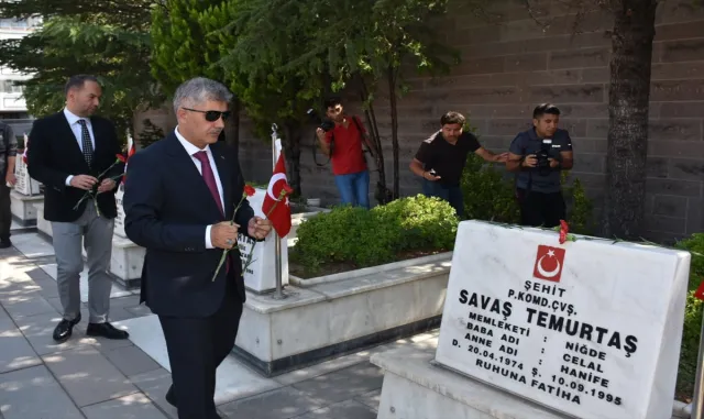 İç Anadolu’daki 5 ilde 15 Temmuz dolayısıyla şehitlikler ziyaret edildi İç Anadolu’daki 5 ilde 15 Temmuz dolayısıyla şehitlikler ziyaret edildi