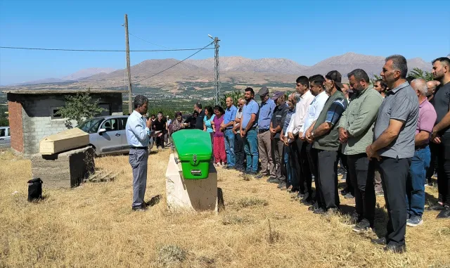 Malatya’da traktörün çarptığı 2 çocuğun cenazesi defnedildi Malatya’da traktörün çarptığı 2 çocuğun cenazesi defnedildi