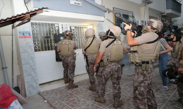 Mersin merkezli 15 ildeki yasa dışı bahis operasyonunda 51 zanlı tutuklandı Mersin merkezli 15 ildeki yasa dışı bahis operasyonunda 51 zanlı tutuklandı