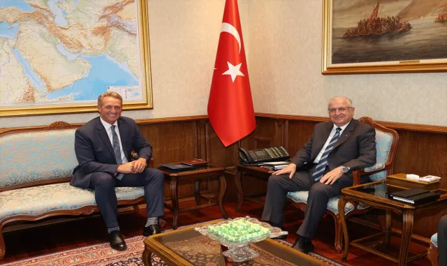 Milli Savunma Bakanı Güler, ABD’nin Ankara Büyükelçisi Flake’i kabul etti Milli Savunma Bakanı Güler, ABD’nin Ankara Büyükelçisi Flake’i kabul etti