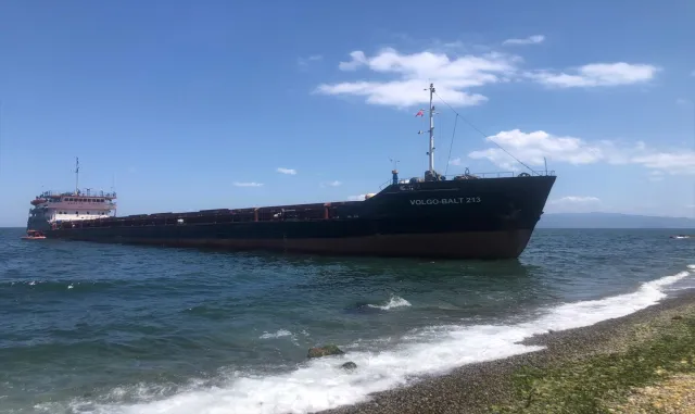 Mudanya ilçesinde kargo gemisi karaya oturdu Mudanya ilçesinde kargo gemisi karaya oturdu