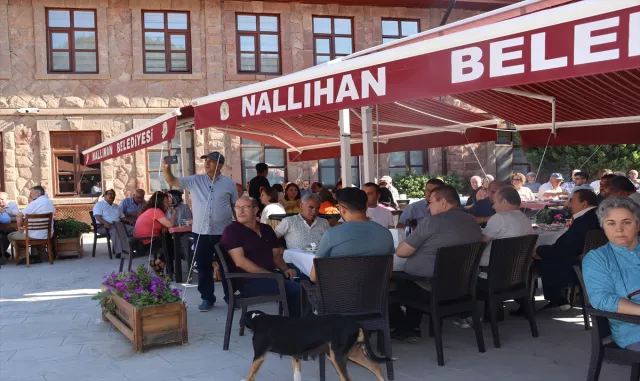 Nallıhan Belediye Başkanı Güngör ilçe esnafıyla bir araya geldi Nallıhan Belediye Başkanı Güngör ilçe esnafıyla bir araya geldi