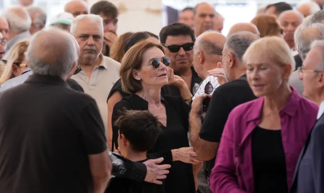 Sanatçı Kenan Işık, Ankara’da son yolculuğuna uğurlandı Sanatçı Kenan Işık, Ankara’da son yolculuğuna uğurlandı