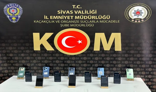 Sivas’ta 12 kaçak cep telefonu ele geçirildi Sivas’ta 12 kaçak cep telefonu ele geçirildi