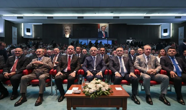 Bakan Uraloğlu, kooperatif ve akıllı ulaşım sistemlerine yönelik yazılım projesini tanıttı: Bakan Uraloğlu, kooperatif ve akıllı ulaşım sistemlerine yönelik yazılım projesini tanıttı: