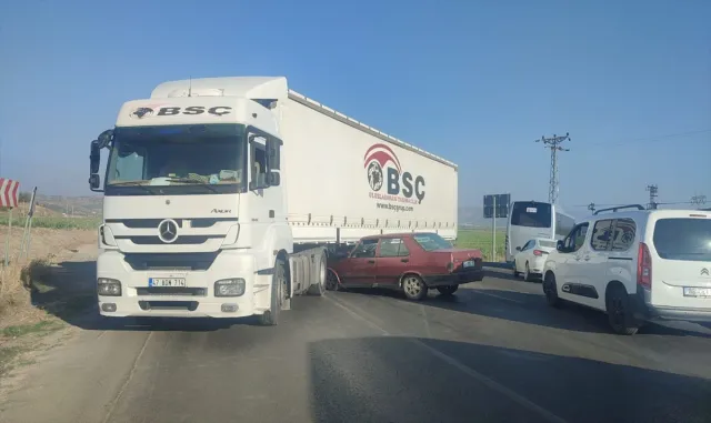 Gaziantep’te tırla otomobil çarpıştı 4 kişi yaralandı Gaziantep’te tırla otomobil çarpıştı 4 kişi yaralandı