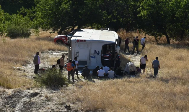 GÜNCELLEME 2 - Malatya’da yolcu otobüsünün devrilmesi sonucu 22 kişi yaralandı GÜNCELLEME 2 - Malatya’da yolcu otobüsünün devrilmesi sonucu 22 kişi yaralandı