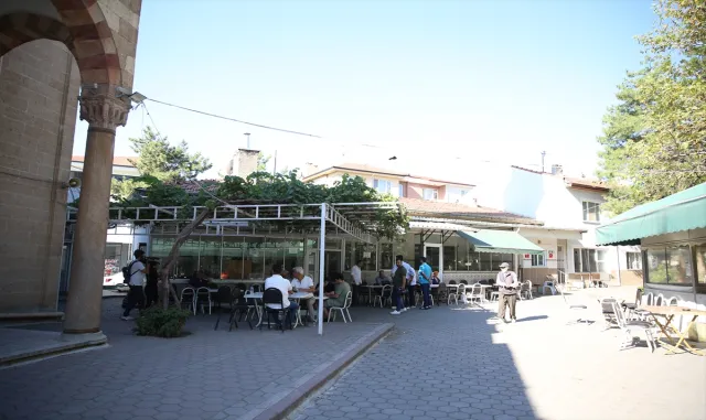 GÜNCELLEME - Eskişehir’de 5 kişinin yaralandığı bıçaklı saldırıyla ilgili soruşturma sürüyor GÜNCELLEME - Eskişehir’de 5 kişinin yaralandığı bıçaklı saldırıyla ilgili soruşturma sürüyor