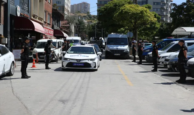 GÜNCELLEME - Eskişehir’de çay bahçesinde 5 kişiyi bıçakla yaralayan saldırgan tutuklandı GÜNCELLEME - Eskişehir’de çay bahçesinde 5 kişiyi bıçakla yaralayan saldırgan tutuklandı