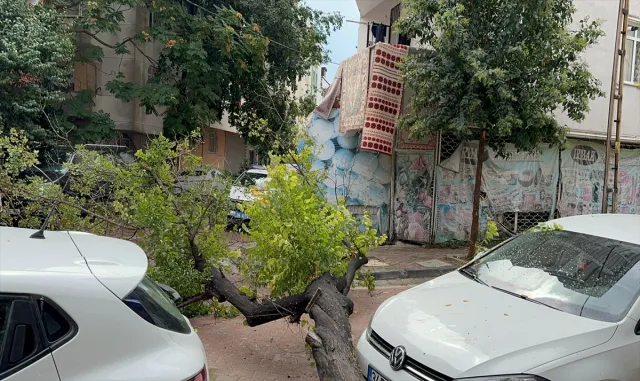 GÜNCELLEME - İstanbul’da sağanak hayatı olumsuz etkiliyor GÜNCELLEME - İstanbul’da sağanak hayatı olumsuz etkiliyor