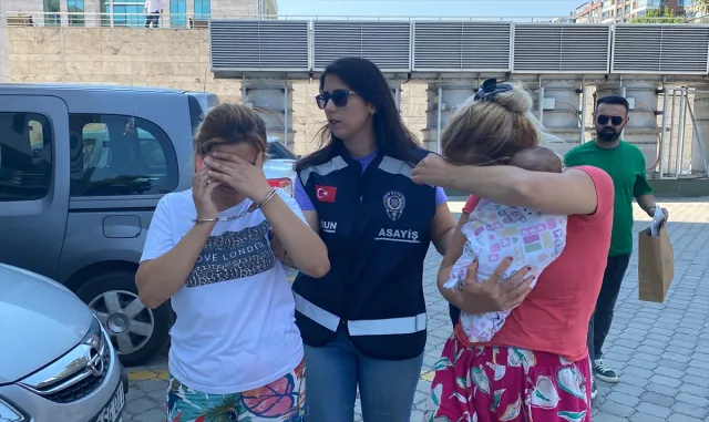 GÜNCELLEME - Samsun’da hırsızlık yaptıkları evden çıkarken yakalanan 2 kadın tutuklandı GÜNCELLEME - Samsun’da hırsızlık yaptıkları evden çıkarken yakalanan 2 kadın tutuklandı