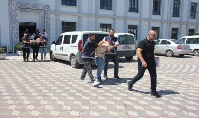 GÜNCELLEME - Tırlar ile şantiyelerden hırsızlık yapan 6 zanlı tutuklandı GÜNCELLEME - Tırlar ile şantiyelerden hırsızlık yapan 6 zanlı tutuklandı