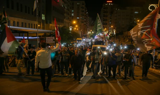 Heniyye suikastı Diyarbakır ve Mardin’de düzenlenen yürüyüşle protesto edildi Heniyye suikastı Diyarbakır ve Mardin’de düzenlenen yürüyüşle protesto edildi
