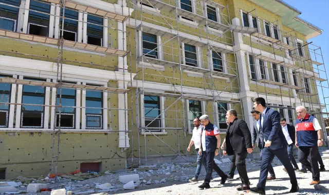 Kırşehir’de inşaatı devam eden kurum binaları incelendi Kırşehir’de inşaatı devam eden kurum binaları incelendi