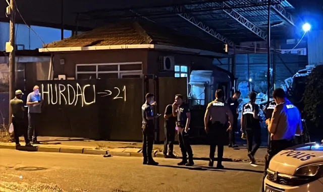 Kocaeli’de bir kişinin öldüğü silahlı saldırıya ilişkin 5 zanlı tutuklandı Kocaeli’de bir kişinin öldüğü silahlı saldırıya ilişkin 5 zanlı tutuklandı