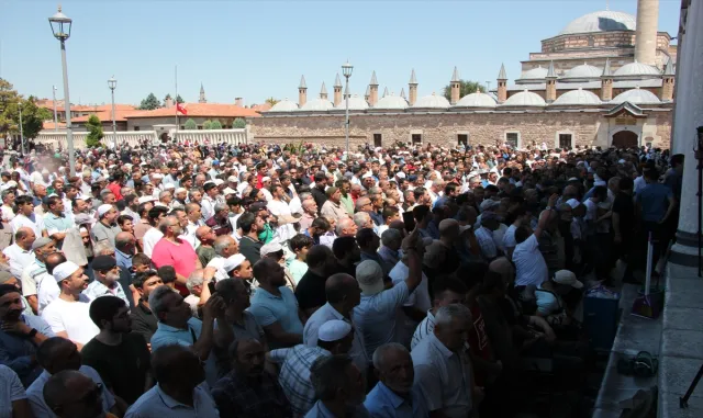 Konya ve çevre illerde Heniyye için gıyabi cenaze namazı kılındı Konya ve çevre illerde Heniyye için gıyabi cenaze namazı kılındı