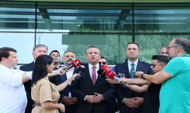 CHP Genel Başkanı Özgür Özel, İzmir’de açıklamalarda bulundu: CHP Genel Başkanı Özgür Özel, İzmir’de açıklamalarda bulundu: