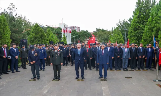 Diyarbakır, Mardin, Batman, Siirt, Bingöl ve Şırnak’ta 19 Eylül Gaziler Günü törenle kutlandı Diyarbakır, Mardin, Batman, Siirt, Bingöl ve Şırnak’ta 19 Eylül Gaziler Günü törenle kutlandı