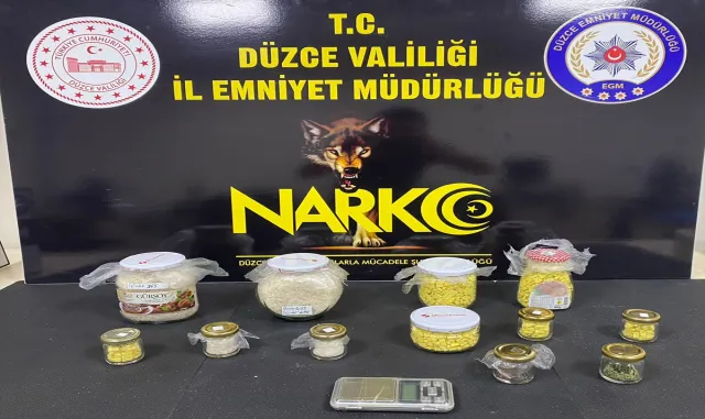 Düzce’de markette uyuşturucu sattığı iddiasıyla 1 şüpheli tutuklandı Düzce’de markette uyuşturucu sattığı iddiasıyla 1 şüpheli tutuklandı