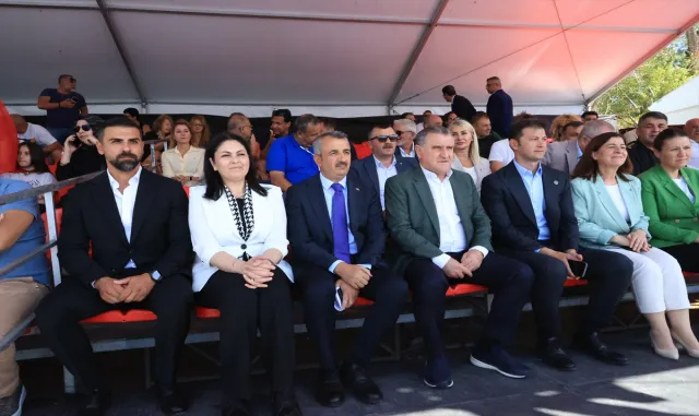 Gençlik ve Spor Bakanı Bak, Balkan Kürek Şampiyonası’ndaki yarışları izledi Gençlik ve Spor Bakanı Bak, Balkan Kürek Şampiyonası’ndaki yarışları izledi