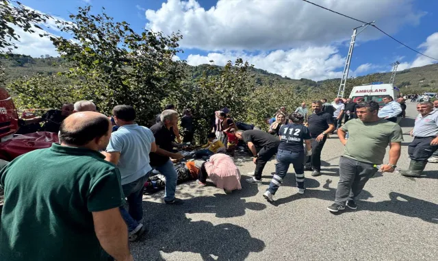 GÜNCELLEME 2 - Düzce’de şarampole devrilen minibüsteki 24 tarım işçisi yaralandı GÜNCELLEME 2 - Düzce’de şarampole devrilen minibüsteki 24 tarım işçisi yaralandı