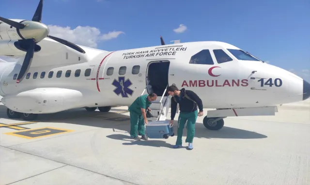 Hava Kuvvetlerine ait ambulans uçak acil organ nakli bekleyen hasta için havalandı Hava Kuvvetlerine ait ambulans uçak acil organ nakli bekleyen hasta için havalandı