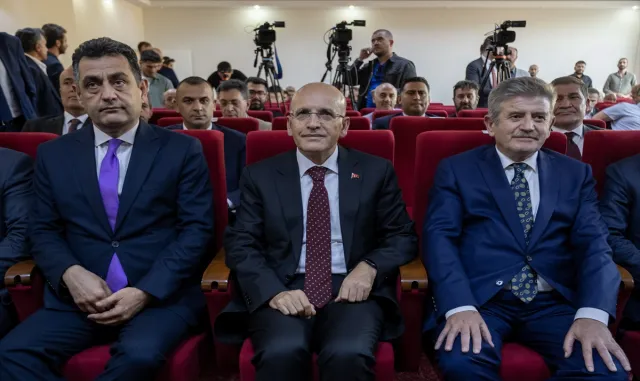 - Hazine ve Maliye Bakanı Şimşek, Kırıkkale’de iş dünyası ile buluştu: - Hazine ve Maliye Bakanı Şimşek, Kırıkkale’de iş dünyası ile buluştu: