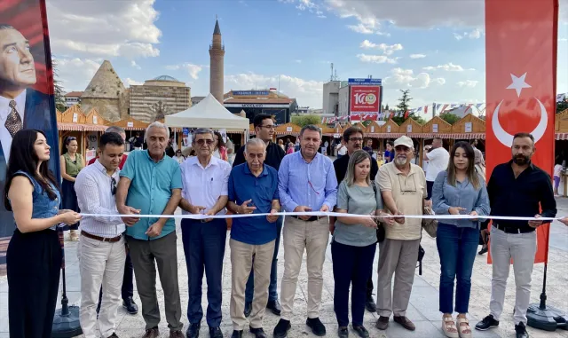 Kırşehir 3. Kitap Fuarı açıldı Kırşehir 3. Kitap Fuarı açıldı