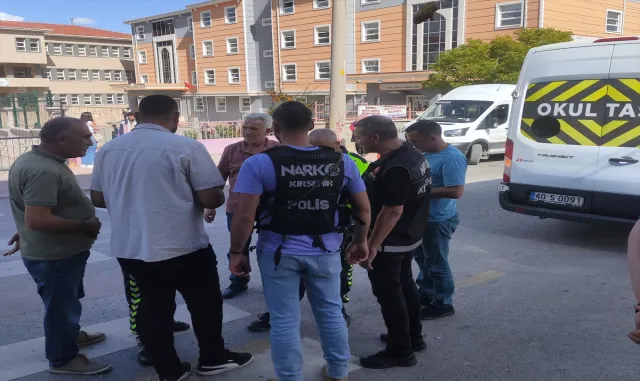 Kırşehir’de polis, okul çevresi ve servis araçlarında denetim yaptı Kırşehir’de polis, okul çevresi ve servis araçlarında denetim yaptı