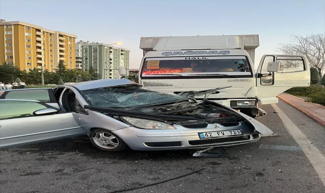 Konya’da kamyon ile çarpışan otomobilin sürücüsü hayatını kaybetti Konya’da kamyon ile çarpışan otomobilin sürücüsü hayatını kaybetti