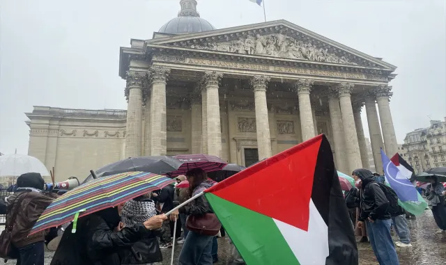 Paris’te öğrenciler Gazze’ye destek gösterisi yaptı Paris’te öğrenciler Gazze’ye destek gösterisi yaptı