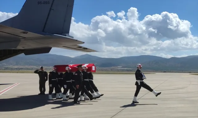 Şehit Piyade Uzman Çavuş Çapan’ın cenazesi memleketi Isparta’da defnedildi Şehit Piyade Uzman Çavuş Çapan’ın cenazesi memleketi Isparta’da defnedildi