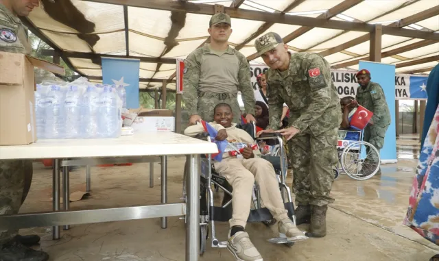 Somali Türk Görev Kuvveti Komutanlığı, Somali’de tekerlekli sandalye dağıttı Somali Türk Görev Kuvveti Komutanlığı, Somali’de tekerlekli sandalye dağıttı