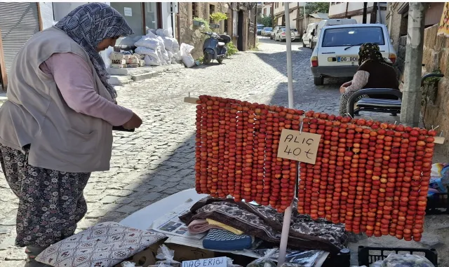 Sonbaharın vazgeçilmezi alıç, Beypazarı’ndaki tezgahlarda yerini aldı Sonbaharın vazgeçilmezi alıç, Beypazarı’ndaki tezgahlarda yerini aldı