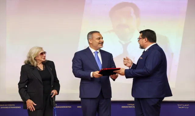Türkiye’nin ilk Saraybosna Büyükelçisi merhum Şükrü Tufan’a "Üstün Hizmet Ödülü" Türkiye’nin ilk Saraybosna Büyükelçisi merhum Şükrü Tufan’a "Üstün Hizmet Ödülü"