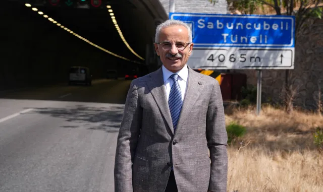 Ulaştırma ve Altyapı Bakanı Uraloğlu, Manisa’da incelemelerde bulundu Ulaştırma ve Altyapı Bakanı Uraloğlu, Manisa’da incelemelerde bulundu