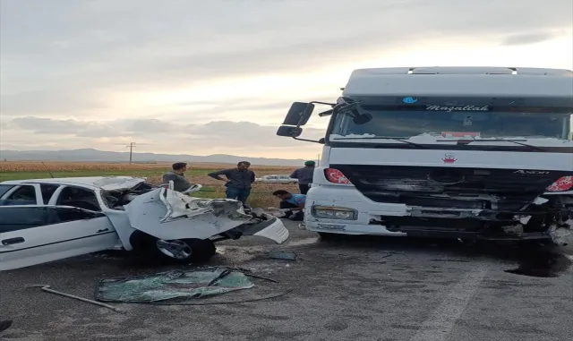 Afyonkarahisar’daki trafik kazasında ölen 3 kişi Eskişehir’de son yolculuklarına uğurlandı Afyonkarahisar’daki trafik kazasında ölen 3 kişi Eskişehir’de son yolculuklarına uğurlandı