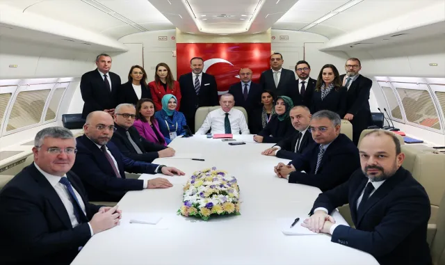 Cumhurbaşkanı Erdoğan, Tataristan ziyaretinin ardından uçakta gazetecilerin sorularını yanıtladı: (1) Cumhurbaşkanı Erdoğan, Tataristan ziyaretinin ardından uçakta gazetecilerin sorularını yanıtladı: (1)