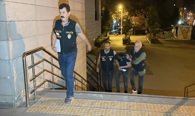 Eskişehir’de kar vaadiyle müşterilerini dolandırdığı iddia edilen kuyumcu tutuklandı Eskişehir’de kar vaadiyle müşterilerini dolandırdığı iddia edilen kuyumcu tutuklandı