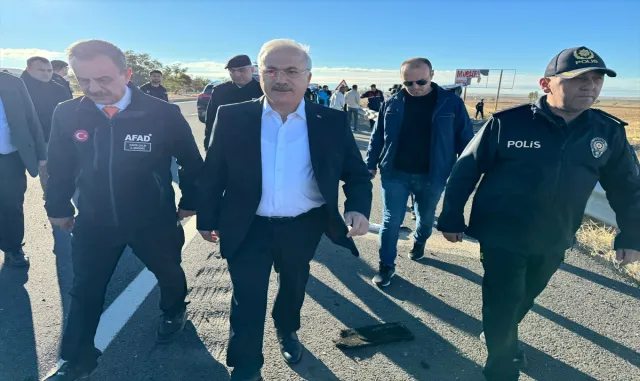 GÜNCELLEME - 2 Aksaray’da tur otobüsünün devrilmesi sonucu 6 kişi öldü, 34 kişi yaralandı GÜNCELLEME - 2 Aksaray’da tur otobüsünün devrilmesi sonucu 6 kişi öldü, 34 kişi yaralandı