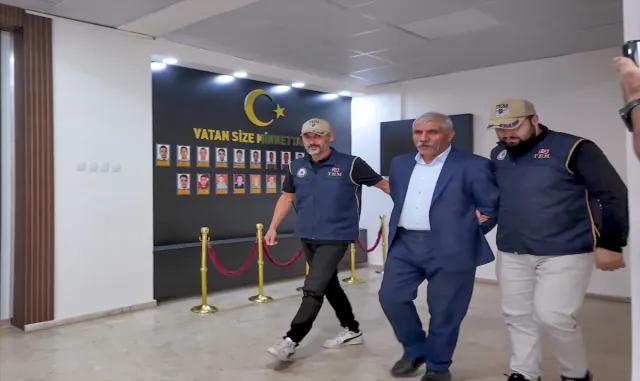 Iğdır’da 13 polisin şehit olduğu bombalı saldırıyla ilgili 3 zanlı tutuklandı Iğdır’da 13 polisin şehit olduğu bombalı saldırıyla ilgili 3 zanlı tutuklandı